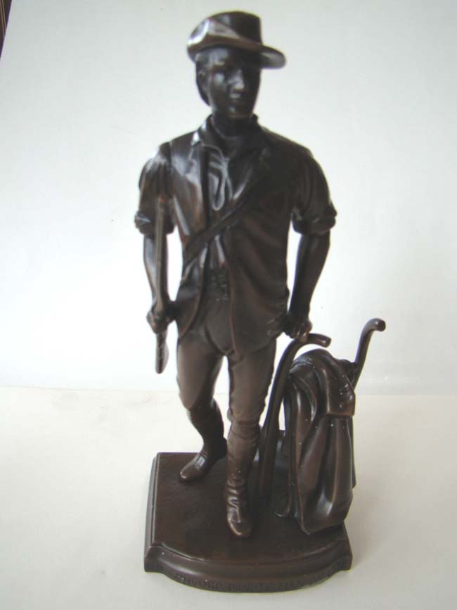 A fine and rare pair of Antique Bookends circa 1930 depicting 'The Minuteman of Concord 1775.' — image 3